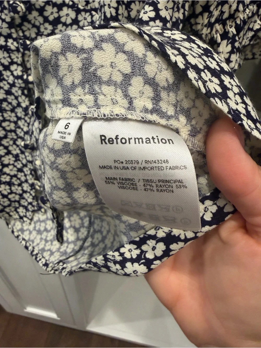 Reformation Navy Floral Puff Sleeve V-Neck Button Front Top - Size 6